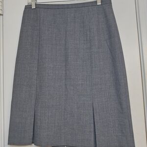 Harold’s Gray Pleated Pencil Skirt – Size 8